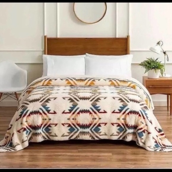 Pendleton Other - Pendleton King Size Blanket Sherpa Fleece Ivory White Multi Color NEW in Plastic